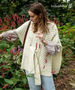 Crocus Horseshoe Cable Cape Natural