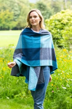 100% Lambswool Cape - Sue 708