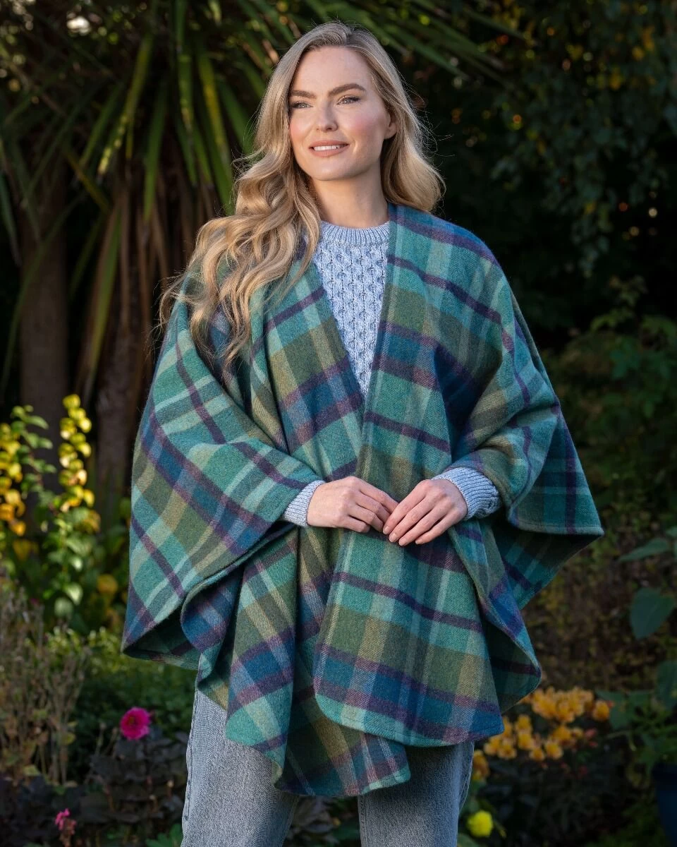 100% Lambswool Cape - Sue 624 - Image 3
